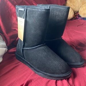 BearPaw Black Boots